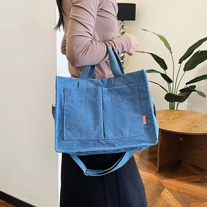 Borsa tote in velluto a coste blu con ampie tasche anteriori e tracolla regolabile