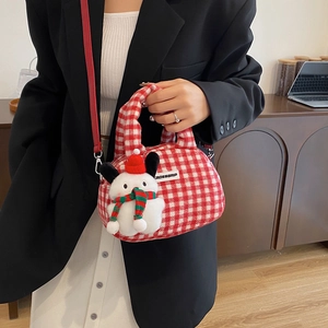 Süße rot-weiße Plüschtasche mit Karomuster, Schneemann-Anhänger und rotem Schultergurt