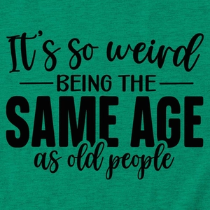 Détail du t-shirt en coton vert avec impression de texte d'humour noir sur l'âge
