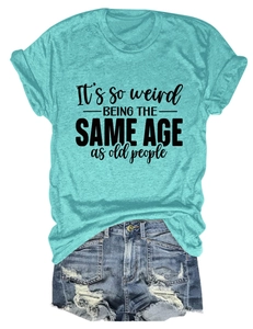Ensemble t-shirt turquoise avec short en jean présentant une citation humoristique