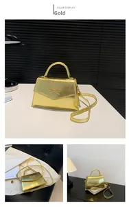 Détail d'un mini sac doré avec nœud décoratif, montrant la texture métallique