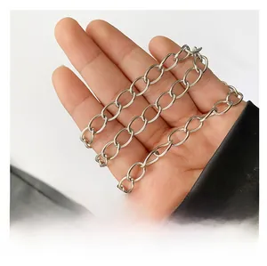 Detail shot of the shiny silver metal chain strap with oval links for the saddle bag