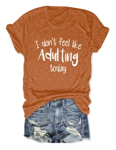 Detail-Flachbild von Terrakotta T-Shirt mit 'I don't feel like Adulting today' Text