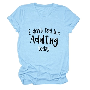 Hellblaues Rundhals T-Shirt mit I Don't Feel Like Adulting Today Aufdruck für Damen