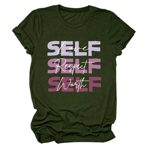 Détail du t-shirt vert armée avec impressions Self Love, Self Respect et Self Worth