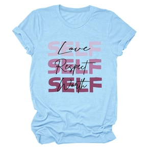T-shirt bleu clair à col rond avec imprimé 'Self Love' et manches retroussées sur fond blanc