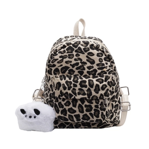 Zaino giapponese con stampa leopardata da donna con ciondolo in peluche e spalline