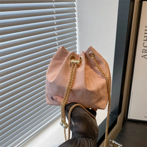 Sac Seau en Cuir PU à Cordon pour Femmes Sac à Bandoulière Minimaliste Coréen Avec Chaîne Dorée Et Décoration en Künstliche Perles