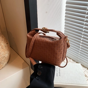 Women Woven PU Leather Shoulder Bag Chic Minimalist Crossbody Bag Elegant Handbag Versatile Street Style Daily Purse