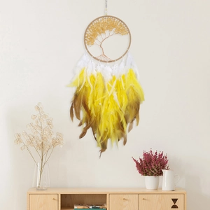 Acchiappasogni boho albero della vita con pietre gialle e piume sfumate