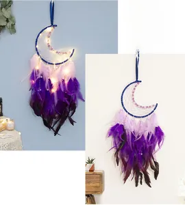 Comparaison détaillée de l'attrape-rêves lune LED avec plumes et perles violettes