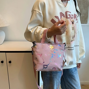 Sac fourre-tout rose en nylon avec imprimé laser et bandoulière pour femme à la mode 2024