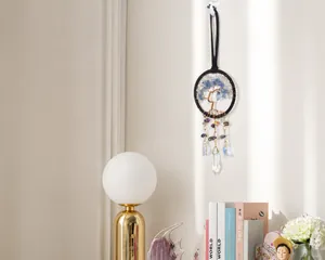 Handgefertigter Lebensbaum Autoanhänger mit Heilsteinen und Traumfänger-Design