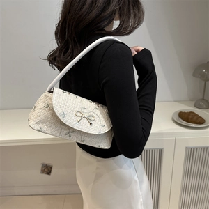 Sac bandoulière tissé blanc chic avec broderies de feuilles et boucle nœud doré élégante