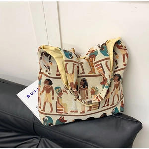 Detail van de complexe jacquard-weefseltextuur en oud-Egyptisch patroon op de shopper tas