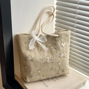 Sac Fourre-tout en Paille Tissée avec Broderie Florale Bohème Nœud en Dentelle Poignée en Coton Sac à Épaule Plage Femme Main