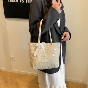 Sac fourre-tout tissé de style japonais avec broderie florale et nœud en dentelle pour la plage