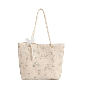 Sac fourre-tout tissé minimaliste avec broderie florale et nœud en dentelle blanche