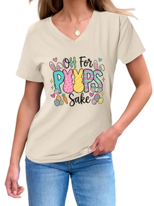 Détail du t-shirt col V de Pâques avec impression 'OH FOR PEEPS SAKE' et lapin