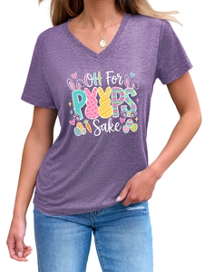 Détail du t-shirt violet à col en V avec graphique de lapin de Pâques Oh For Peeps Sake