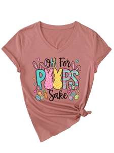 Détail du t-shirt rose à col en V avec imprimé graphique lapin de Pâques Oh For Peeps