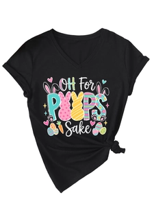 Détail du t-shirt col V avec motif de Pâques Oh For Peeps Sake et nœud à la base
