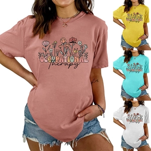 Détails du t-shirt femme Occupational Therapy avec motif floral en plusieurs couleurs