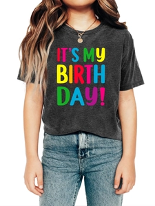Detail of soft cotton dark grey kids t-shirt with colorful IT'S MY BIRTHDAY print