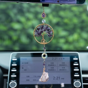 Pendentif de voiture Arbre de Vie doré avec cristaux d'améthyste violets sur le rétroviseur