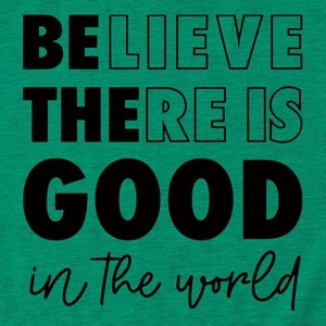 Gros plan du texte Believe There Is Good imprimé sur le tissu coton du t-shirt vert forêt