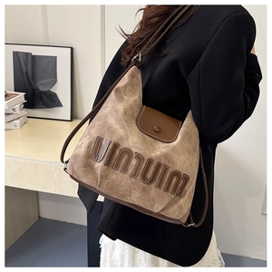 Detail view of the retro Hobo bag featuring premium textured fabric and leather trim accents