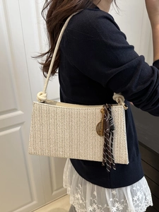 Bolso tote de paja beige con tejido en V y detalle de borla de flecos bohemios