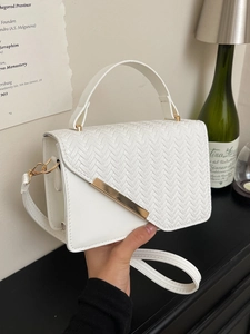 Minimalistische Damen PU Leder Gewebte Umhängetasche Mit Gold Metalldekor Schicke Kette Crossbody Handtasche Für Damen Pendeln Geschenk