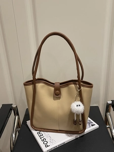 Minimalist PU Leather Tote Bag For Women Large Capacity Shoulder Bag With Plush Monster Pendant Contrast Color Commute Handbag