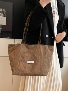 Grand sac cabas marron en nylon avec bandoulières léopard pour un look chic et décontracté