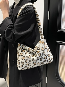 Sac à épaule élégant en peluche léopard pour femme avec texture douce en fausse fourrure
