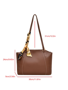 Sac cabas en cuir marron avec foulard en soie et coutures blanches et dimensions