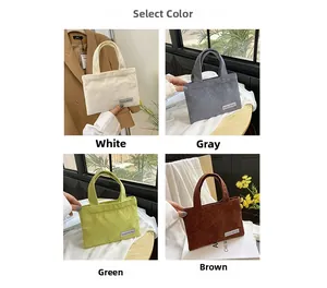 Mini sacs cabas en velours côtelé en blanc crème, gris foncé, vert herbe et marron caramel