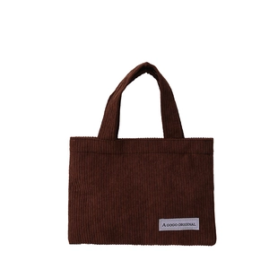 Petit sac fourre-tout en velours côtelé marron foncé avec rayures et étiquette cousue