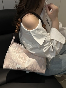 Pink satin jacquard shoulder bag with Chinese embroidery and wooden bead strap