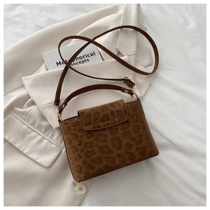 Detail of leopard print crossbody bag with suede texture and adjustable shoulder strap