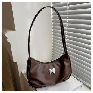 Sac hobo marron en PU souple avec boucle papillon argentée et bandoulière élégante