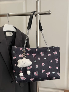 Vintage Floral Rose Tote Bag For Women Large Capacity Pleated Fabric Shoulder Bag With Metal Chain Strap And Cloud Charm