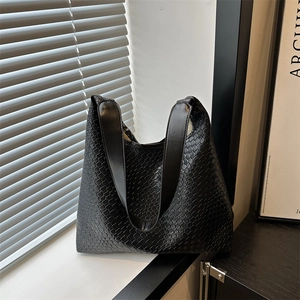Women Braided PU Leather Shoulder Bag Large Capacity Woven Hobo Tote Fashion Commuter Style Bag And Small Pouch