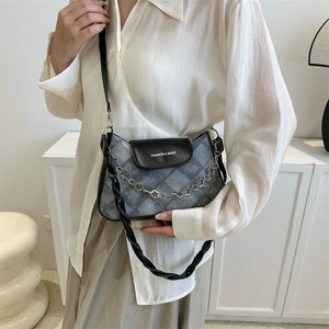 Sac bandoulière vintage en denim gris matelassé avec chaîne à fleurs et bandoulière
