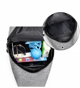 Innenansicht der Oxford Brusttasche mit Hauptfach für Regenschirm und Tablet-Stauraum