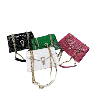 Detailed display of crocodile pattern chain bags in black, green, white and rose red colors