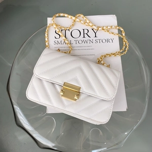 Women Chevron Quilted Shoulder Bag Elegant PU Leather Gold Metal Chain Crossbody Bag Small Square Bag For Daily Party Jewelry