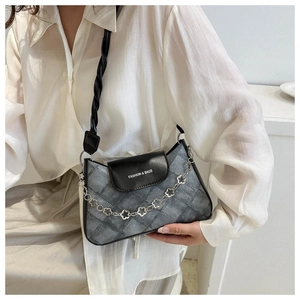 Sac À Épaule Bandoulière Vintage Femme Cuir PU Texture Denim Matelassé Chaîne Fleurs Métalliques Sangle Tissée Rabat