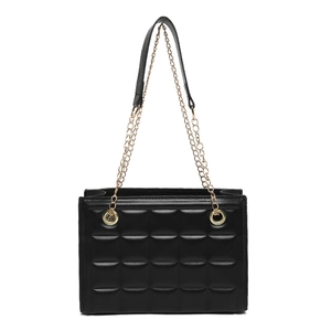Sac bandoulière noir matelassé classique avec chaîne dorée et finition épurée